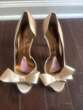 Paris Hilton Champagne Gold Bow Peep-Toe Heels NWOT